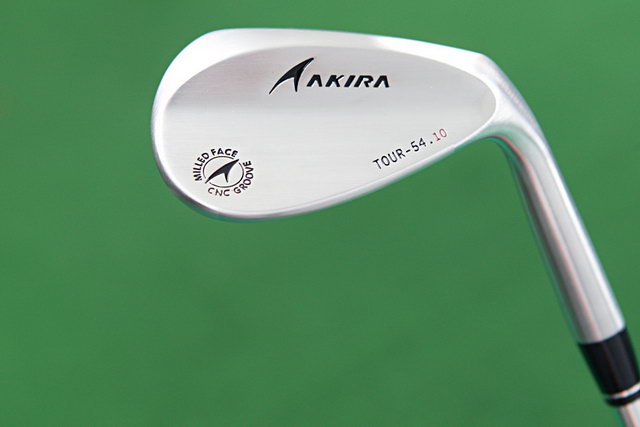 Wedge AKIRA TourWedge Satin-Finish Dynamic Gold